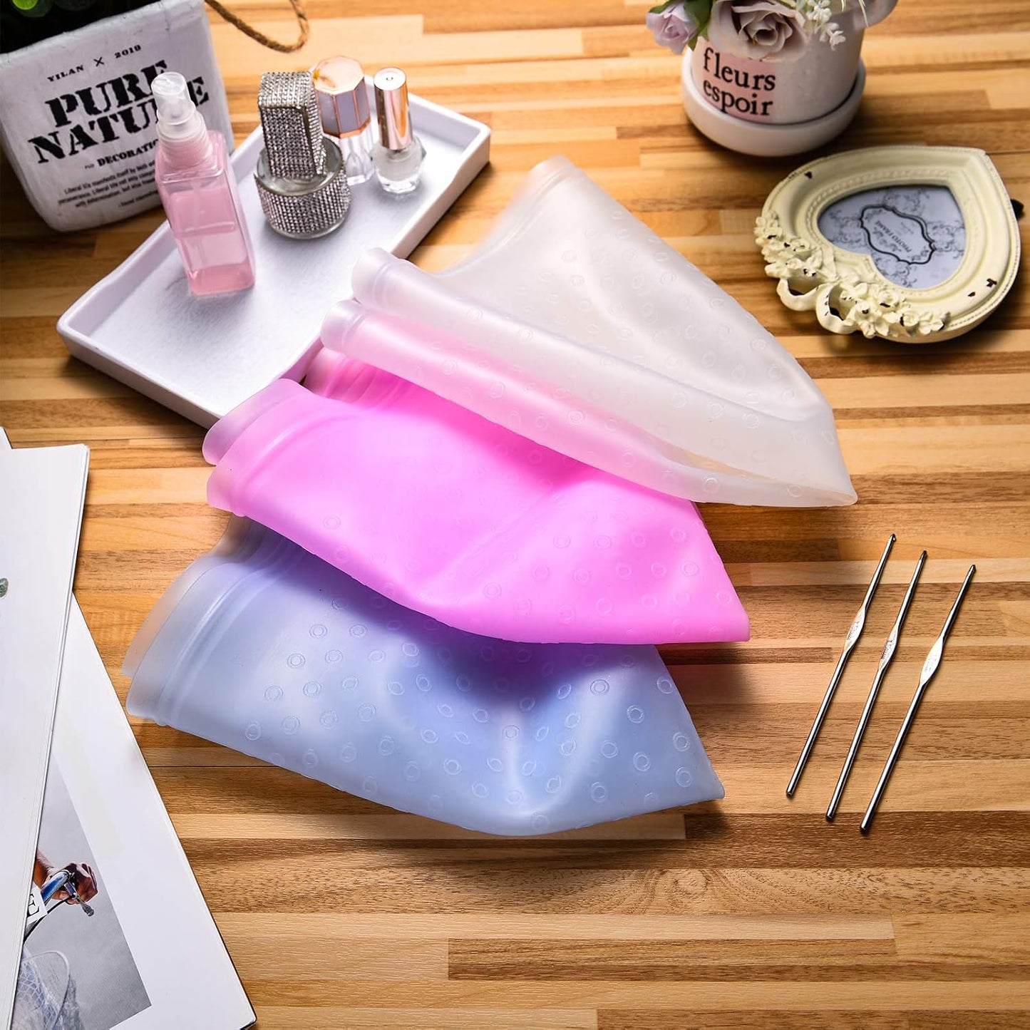 3pcs-Hair Coloring Highlighting Cap Reusable Silicone Highlight Cap Pull Through Caps for Hair Coloring Frosting Cap with Hook Hair Dye Cap with Holes Hair Salon Tools Hairdressing Highlighting Kit HD01